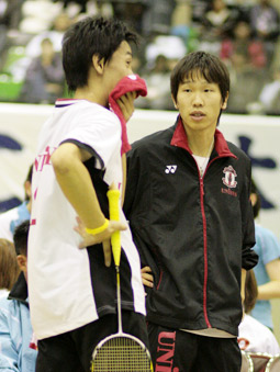 中西ヘッドコーチのアドバイスを受ける山田和司